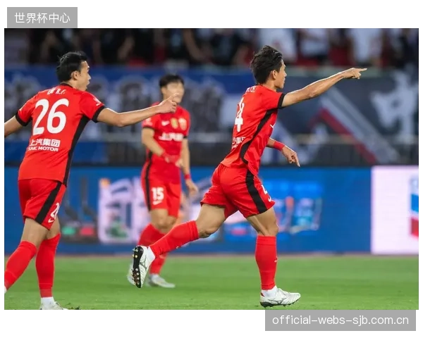 巴尔加斯夏窗或重返中超，上海海港有意补强中场替补以改善组织串联。